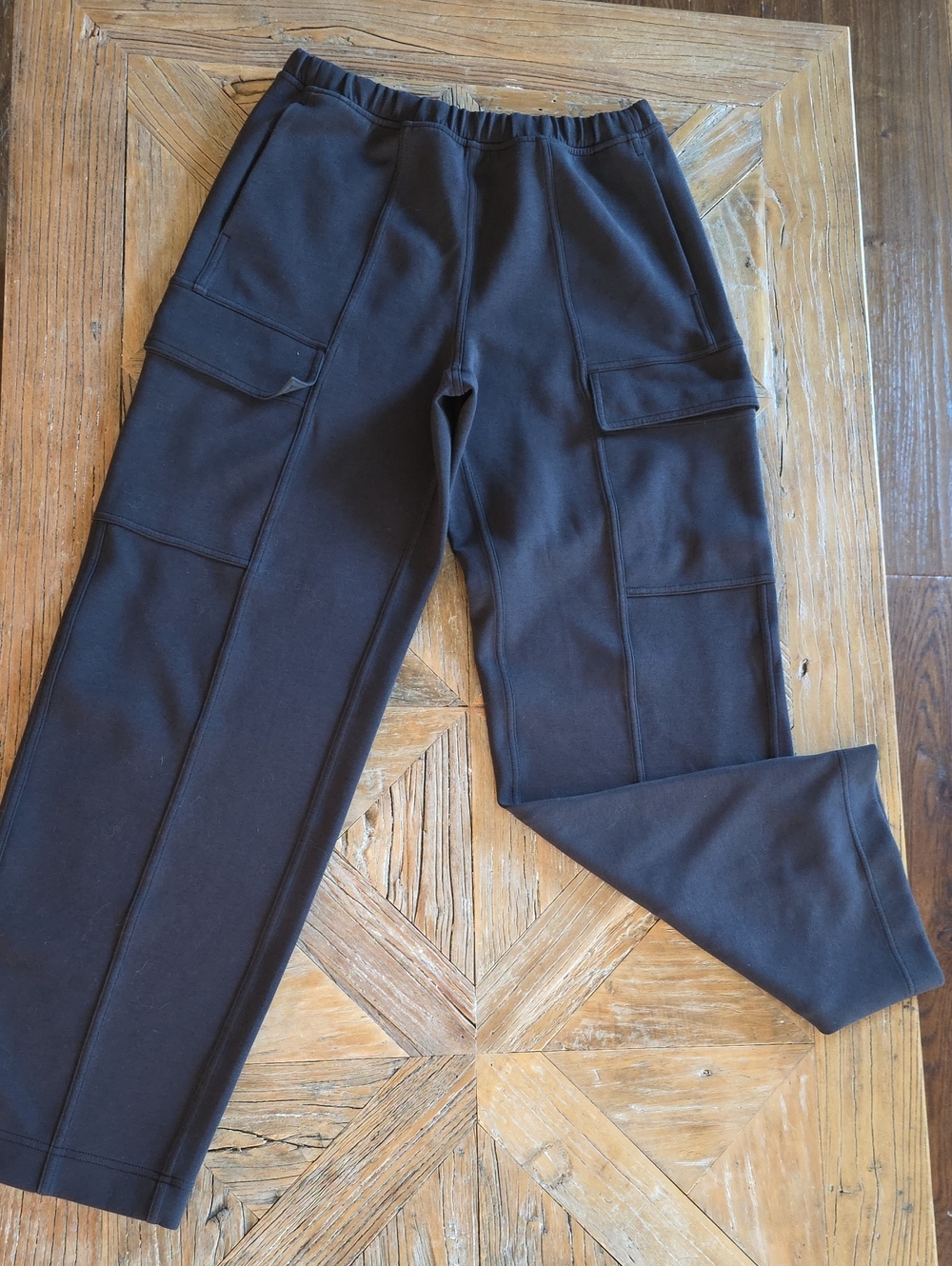 LULULEMON stretchy cotton blend wide leg caego athletic pants 6 waist 28